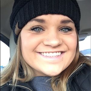 Meet your Posher, Celena